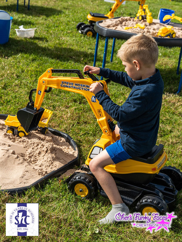 Digger-training-at-Steve-Hoskin-Construction-family-fun-day