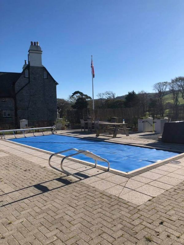 Pool.jpg