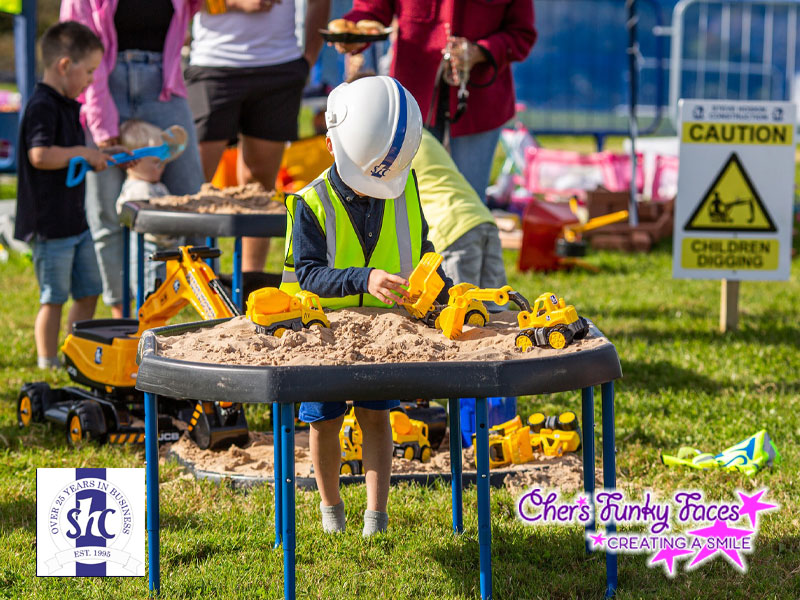 Caution-children-digging-at-steve-hoskin-family-fun-day-chers-funky-faces