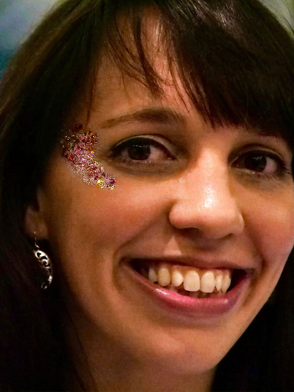 uspu-summerball-2022-chers-funky-faces-glitter-bar.jpg