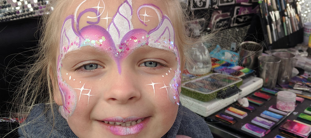 Unicorn-with-paints-in-background-chers-funky-faces.jpg